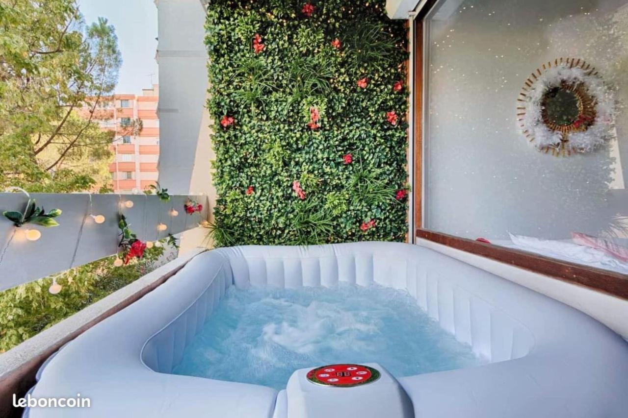 Le Bleu Celeste - Montpellier - Jacuzzi Privatif Et Piscine Commune Extérieur photo